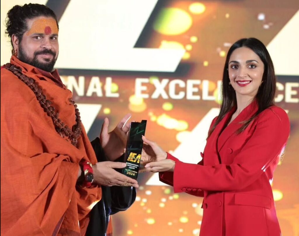 jagadguru satishacharya ji with kiara advani